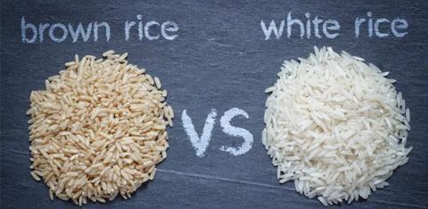 الفرق بين الارز البني والارز الأبيض