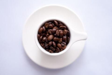 هل القهوة تسبب نغزات في القلب